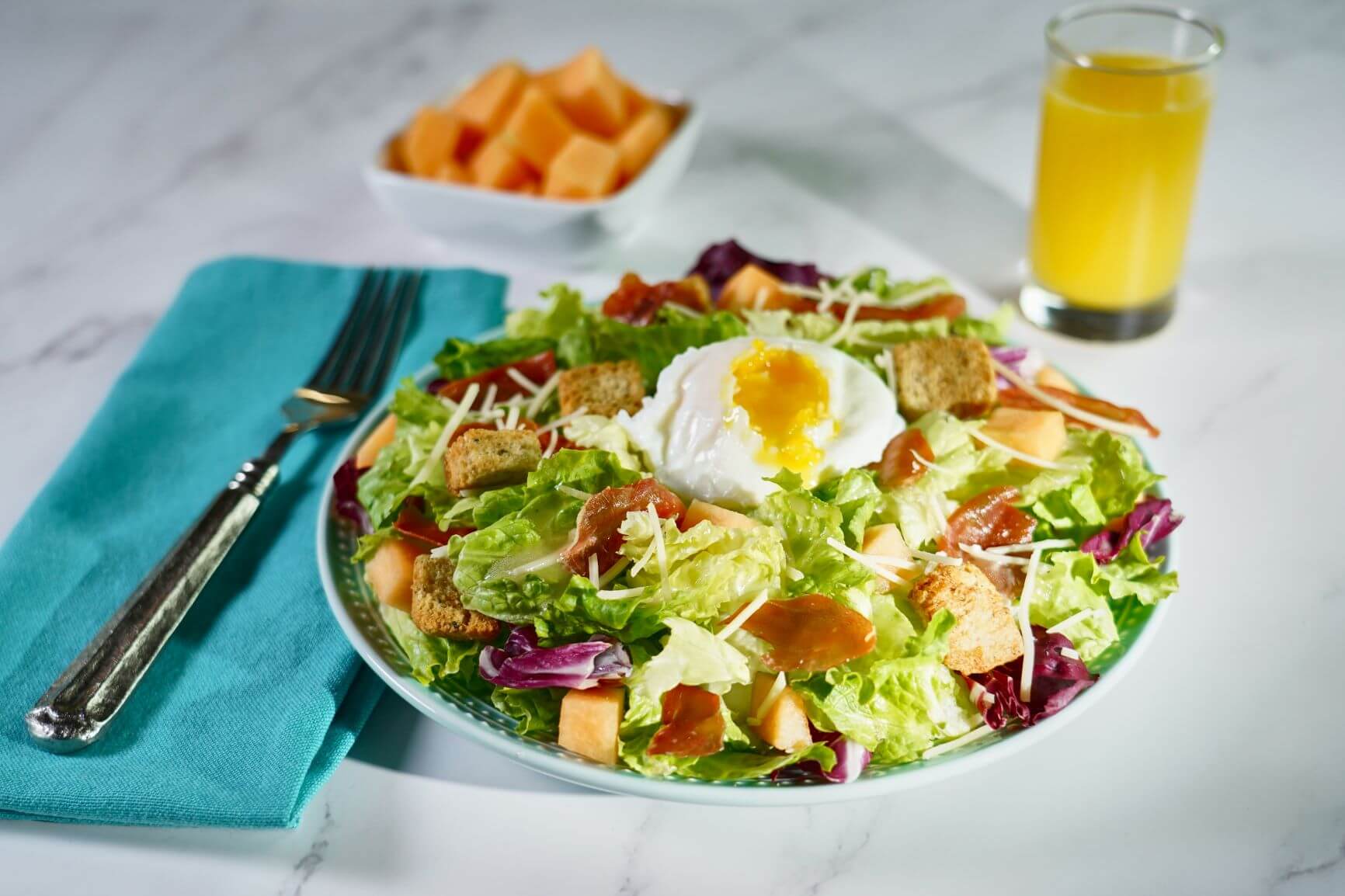 Crispy Prosciutto and Poached Egg Breakfast Salad - Fresh Express