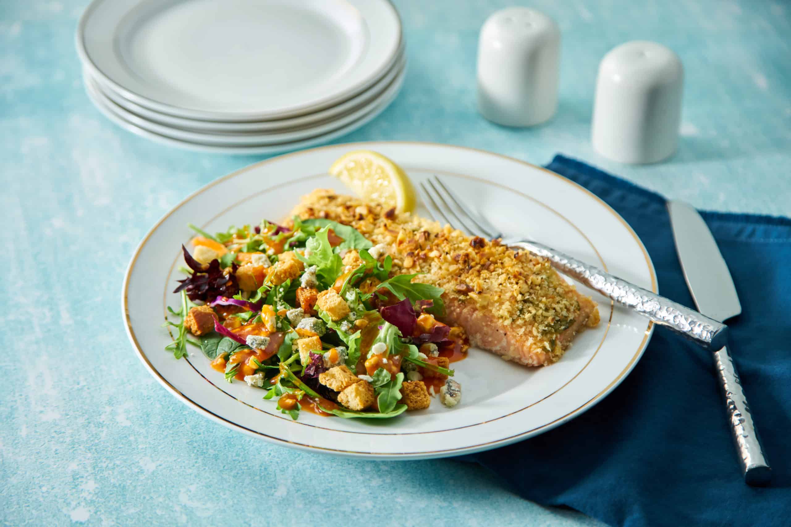 Walnut Rosemary Crusted Salmon & Spinach Salad - Fresh Express